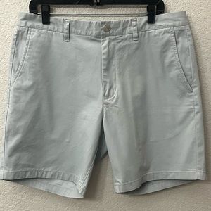BONOBOS Men's Chino Shorts with Snap-Lock Button Size 34 / 7” in Gray Dogs